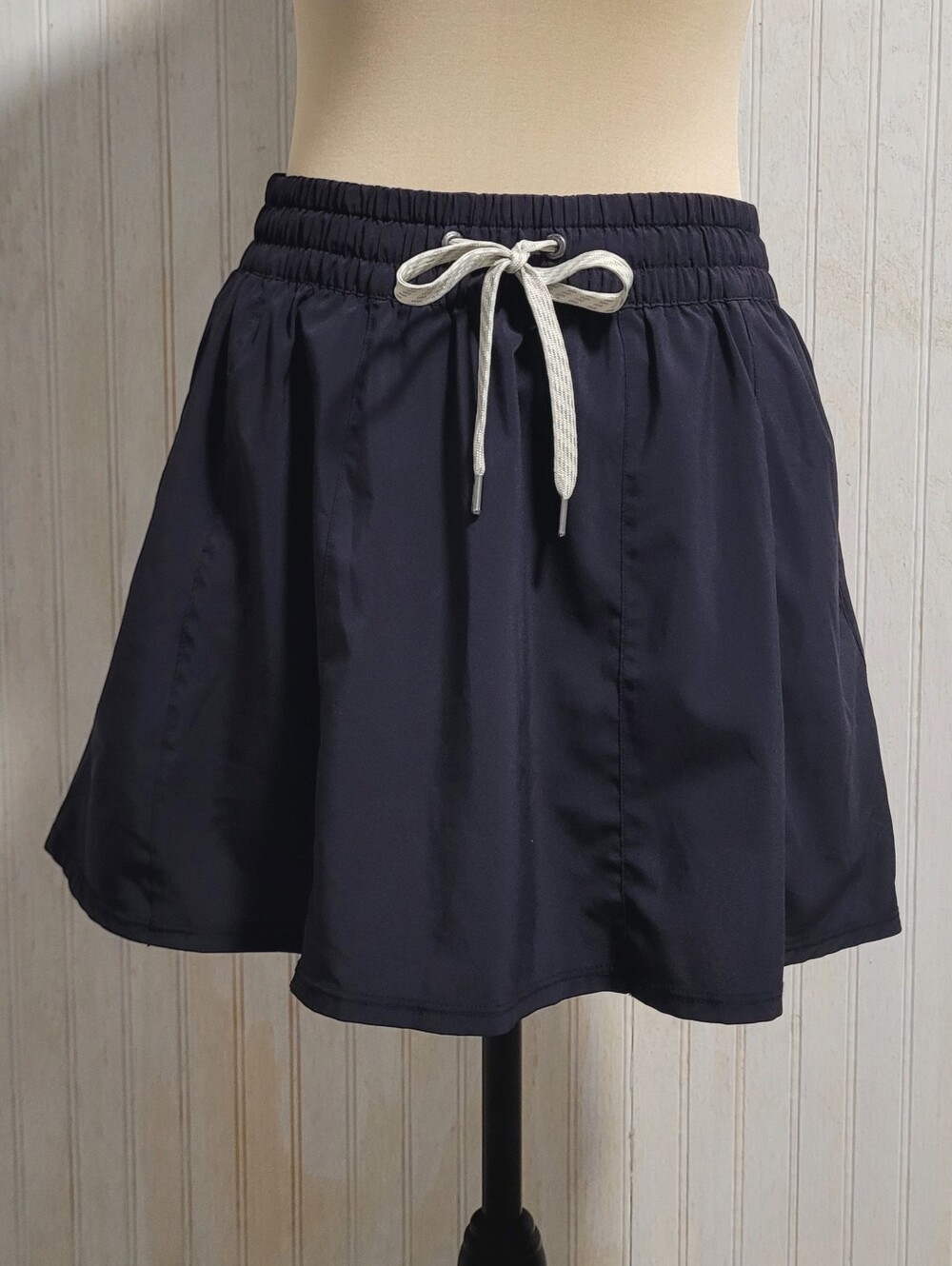 Vuori Clementine Skirt Black Athletic Skort Shorts Size Medium